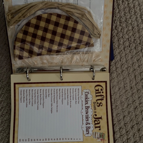 Two New Cookbooks Brand New Set of 2 Christmas Gifts from a Jar - Picture 2 of 10